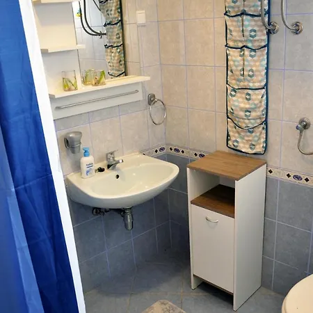 13686b Apartment